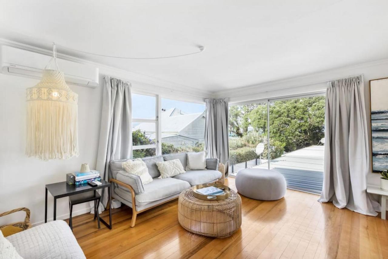 Holiday home Coastal Calm Is Near To The With Bbq Auckland